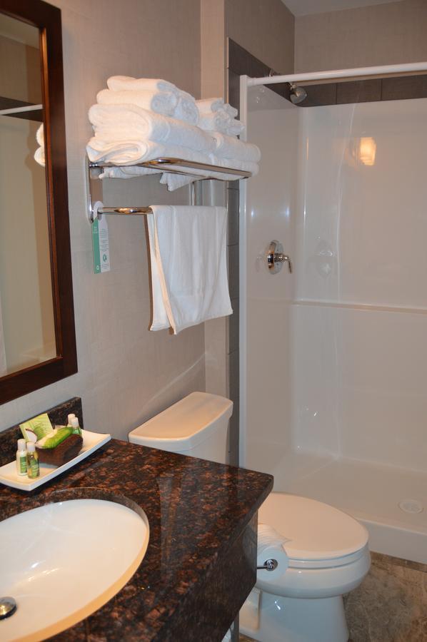 Maple Creek Cobble Creek Lodge מראה חיצוני תמונה